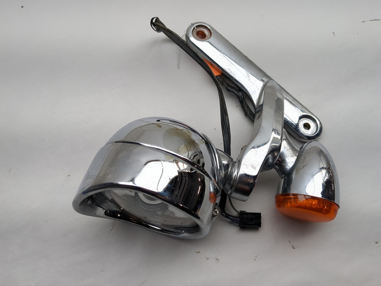 06 Harley Davidson Street Glide FLHXI Front Left Passing Lamp