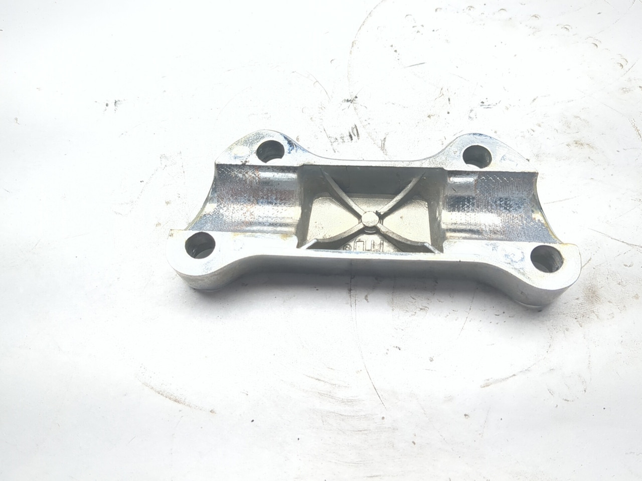 カン 00-06 Harley-Davidson Softail FXST Front Handlebar Riser Top Clamp