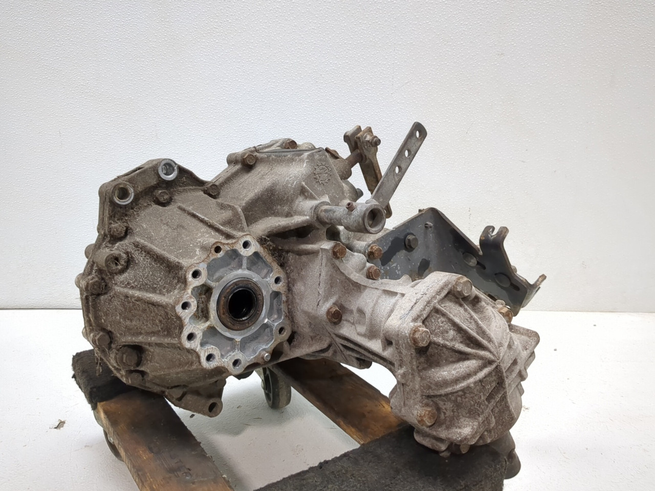 04-16 John Deere Gator HPX 4x4 Rear Transaxle Gear Case Box