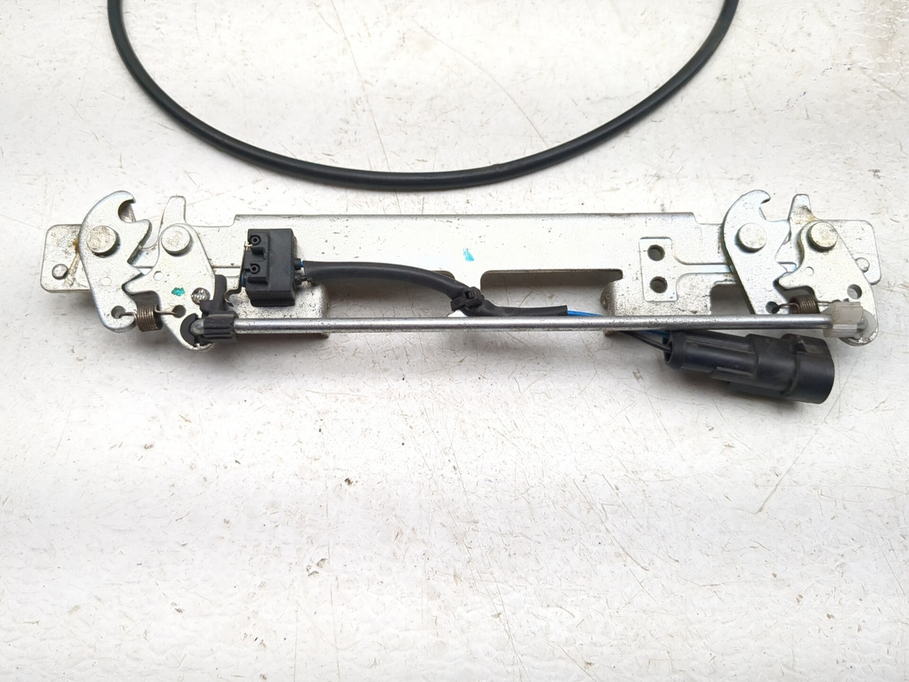 14-19 Can Am Spyder Roadster RT Front Rear Trunk Center Latch Set