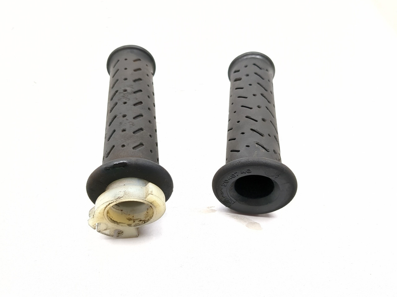 01-07 Aprilia Caponord ETV 1000 Front Handlebar Grips Set 2040740