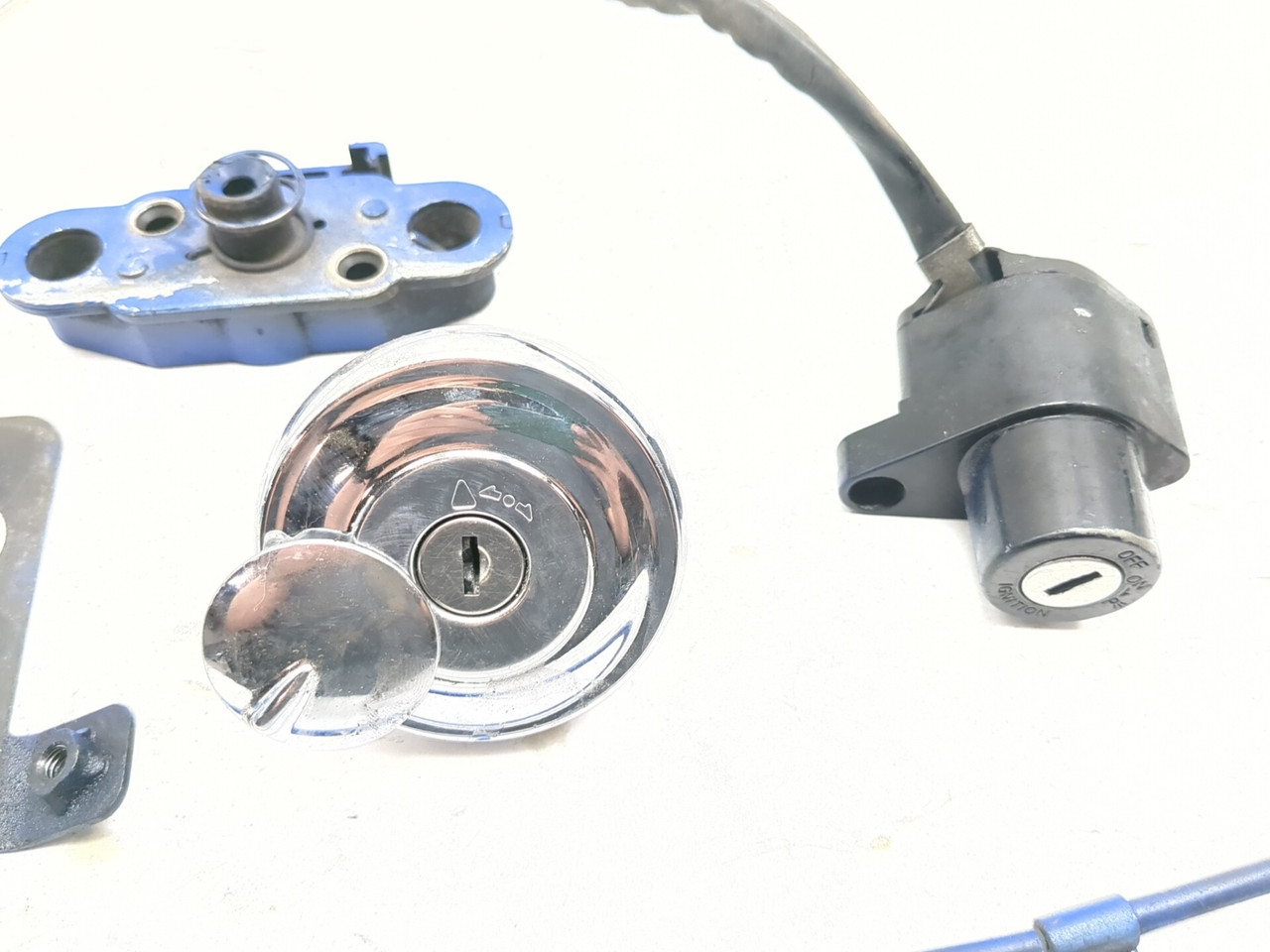 06-26 Kawasaki Vulcan 900 VN900D Ignition Switch Lock Set 27045