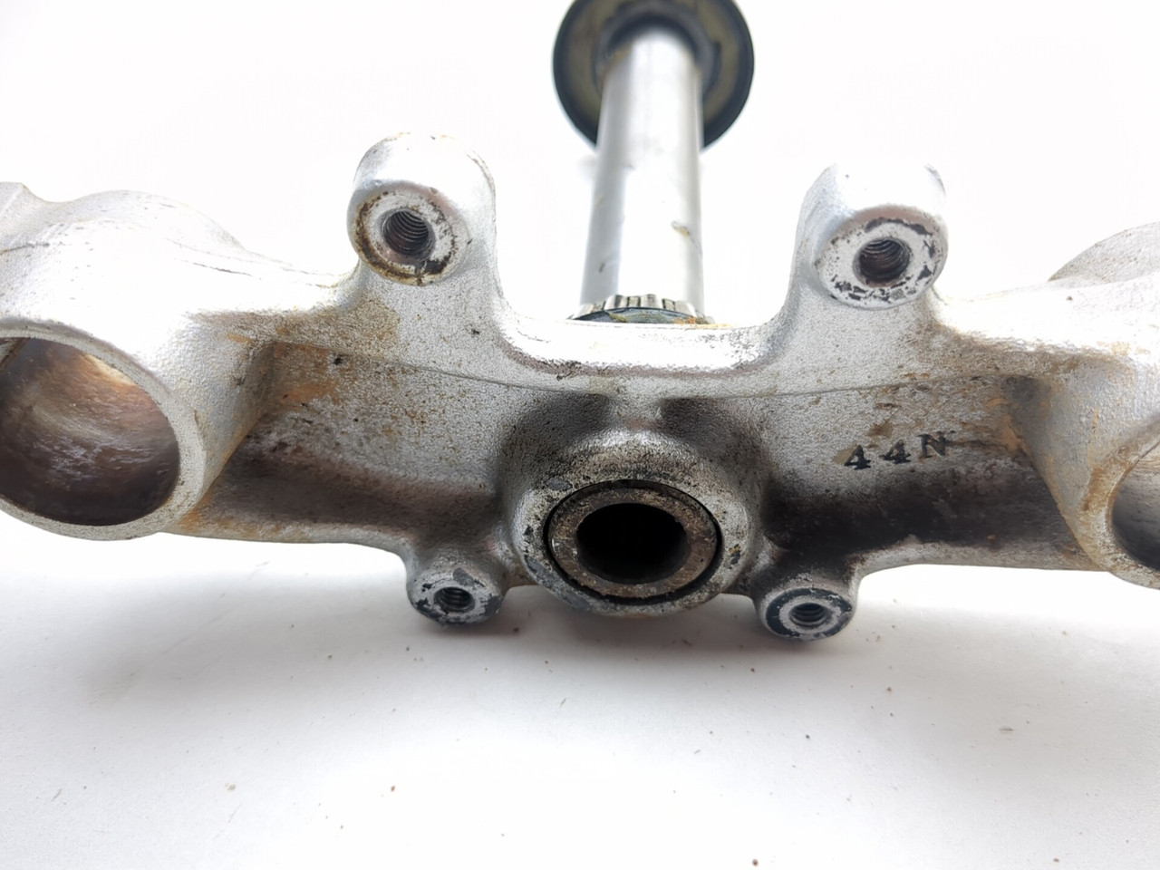 00-07 Yamaha TTR125 Front Lower Triple Tree Stem Clamp 5HP-23340