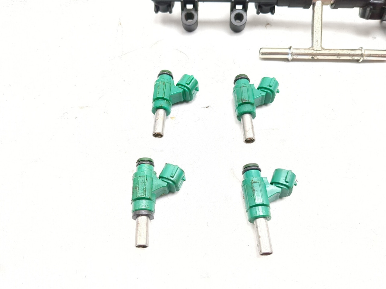 21-24 Kawasaki ZX10R Ninja ZX 10 Fuel Injector Rail Set 49033-0564