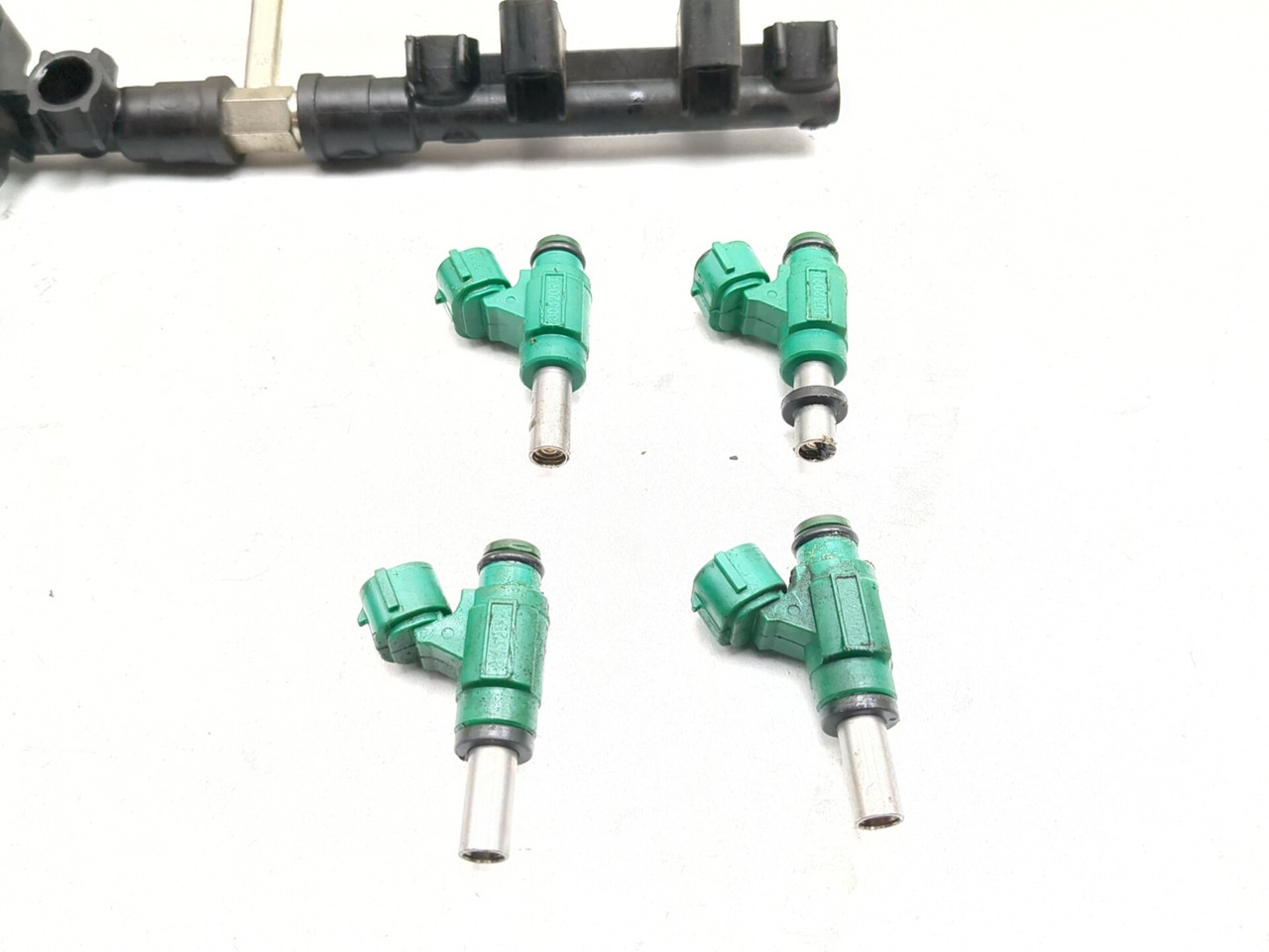 21-24 Kawasaki ZX10R Ninja ZX 10 Fuel Injector Rail Set 49033-0564