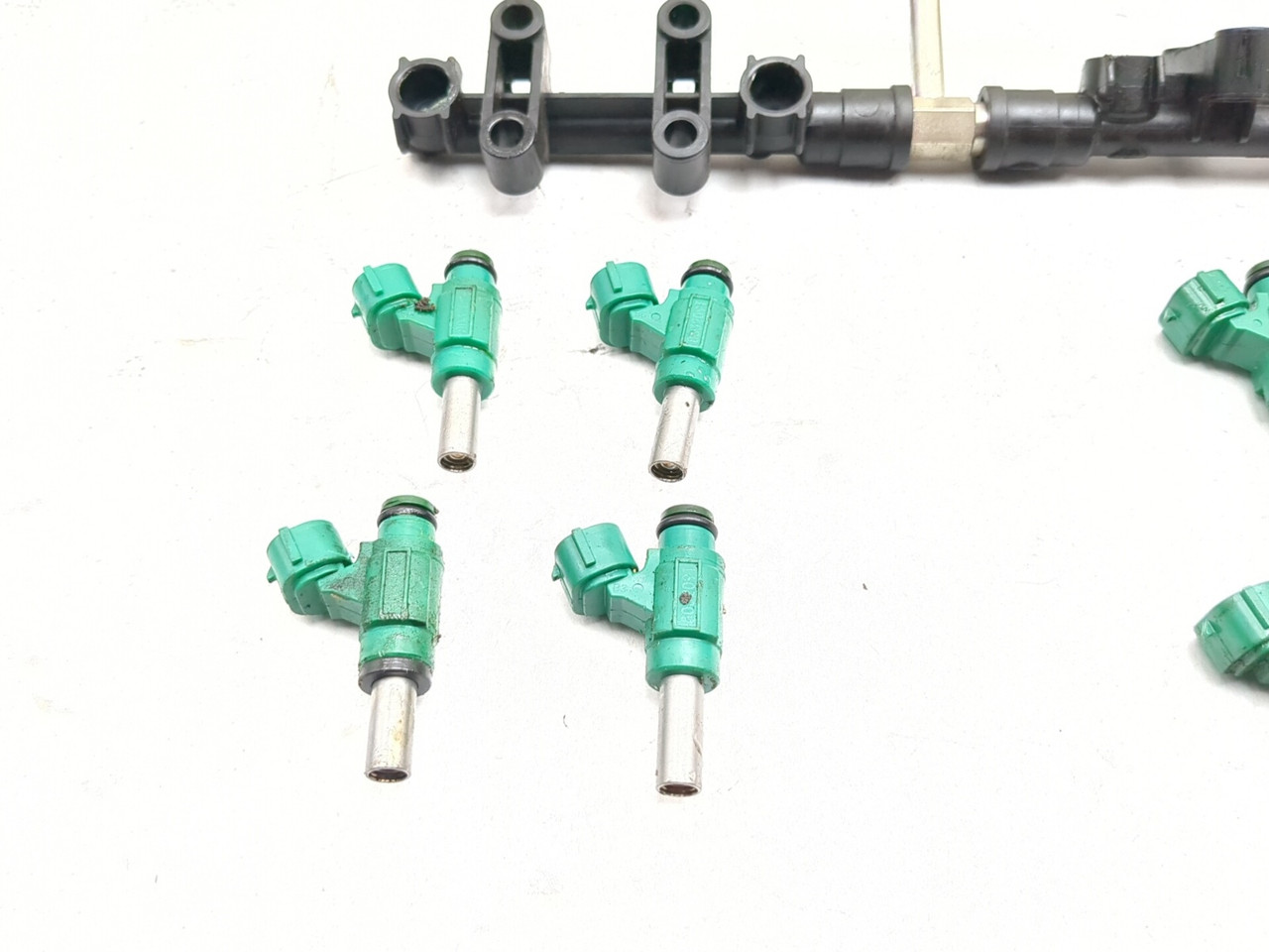 21-24 Kawasaki ZX10R Ninja ZX 10 Fuel Injector Rail Set 49033-0564