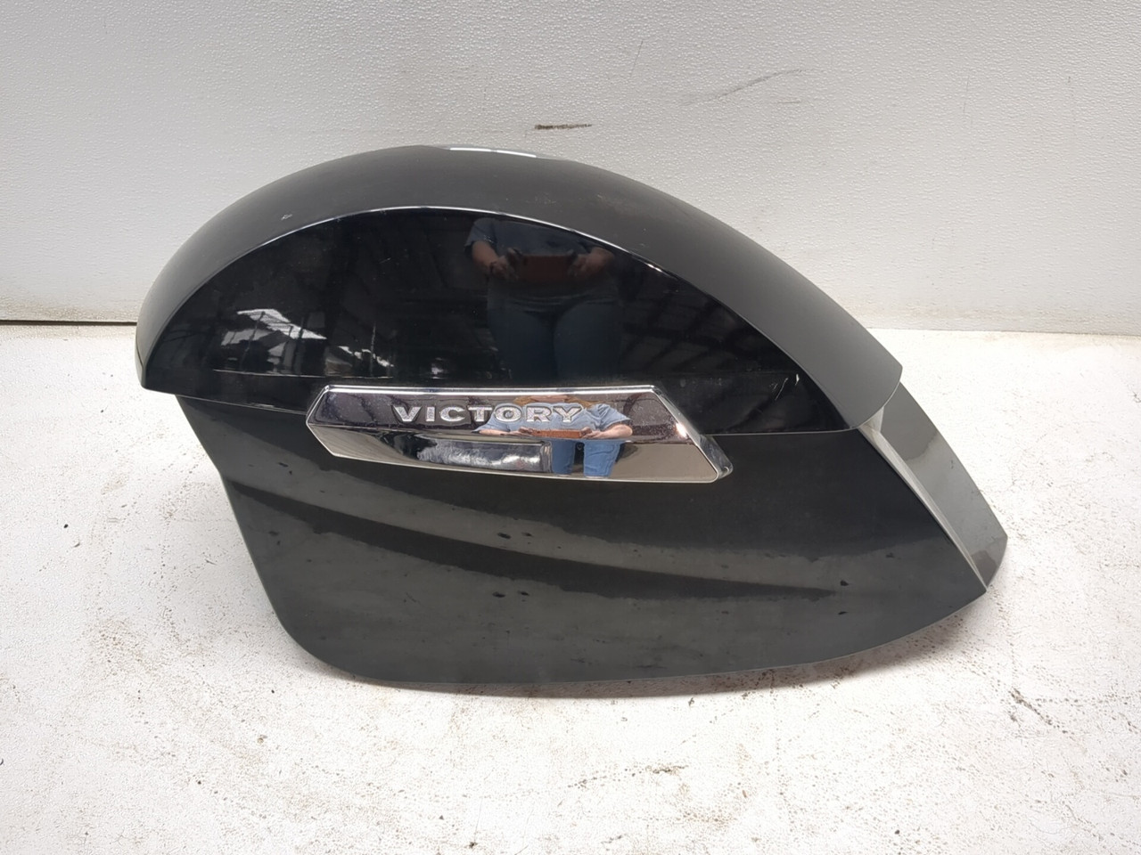 10-17 Victory Cross Country Rear Left Saddlebag 5438373 - Sun