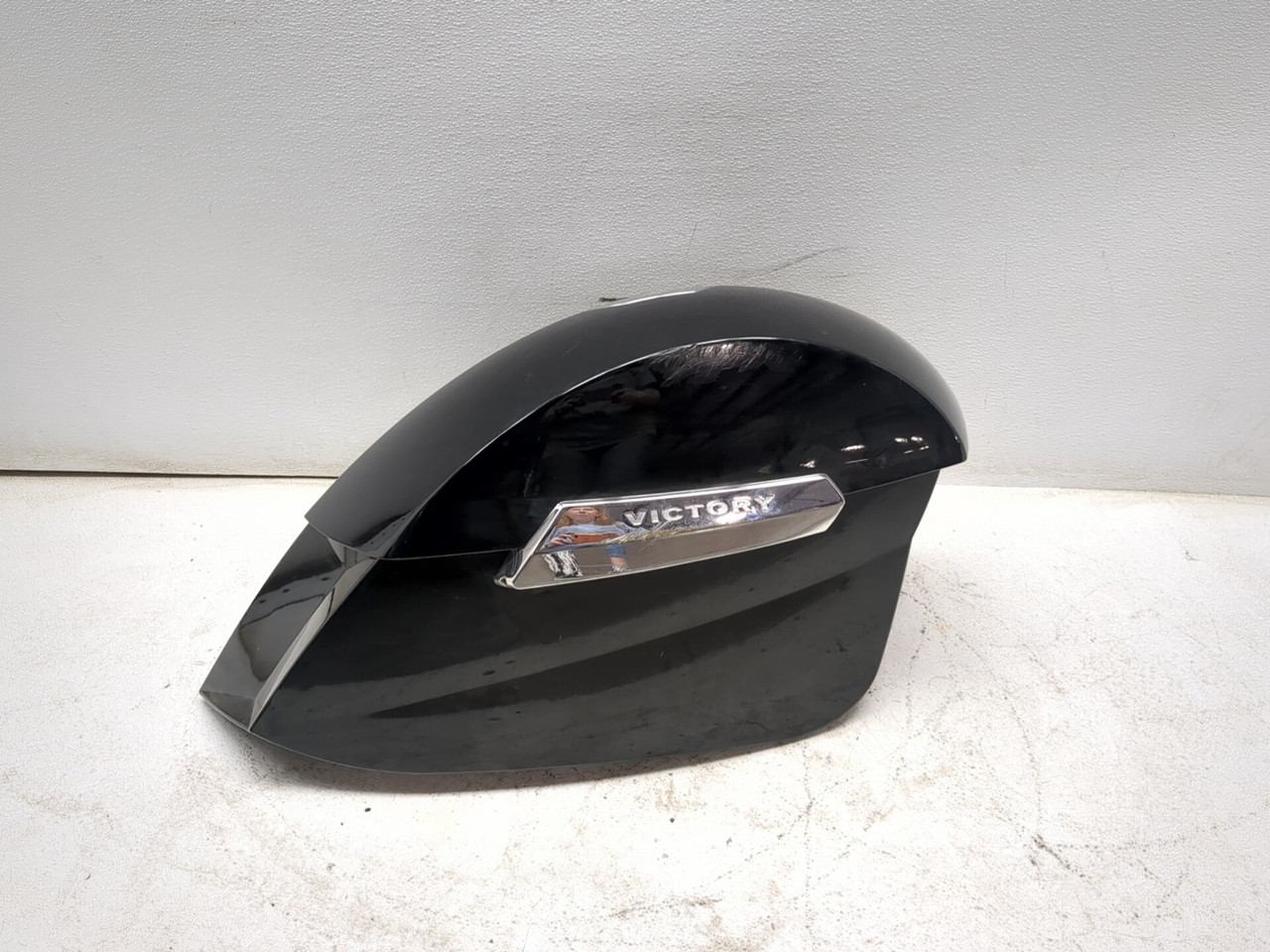 ビリヤード 187072564 10-17 Victory Cross Country Rear Right Saddlebag Lid 5438483-266