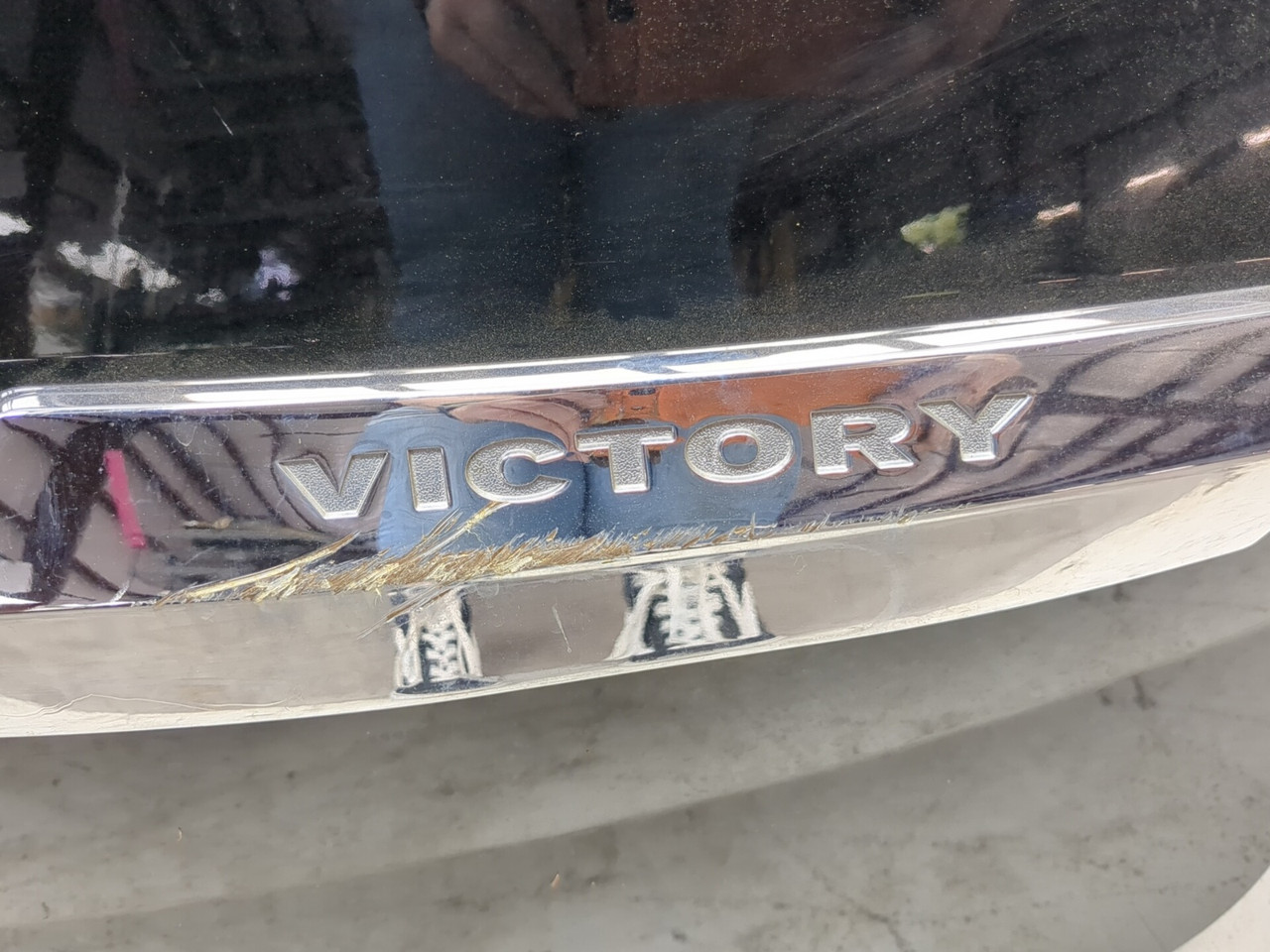10-17 Victory Cross Country Rear Right Saddlebag Lid 5438483-266