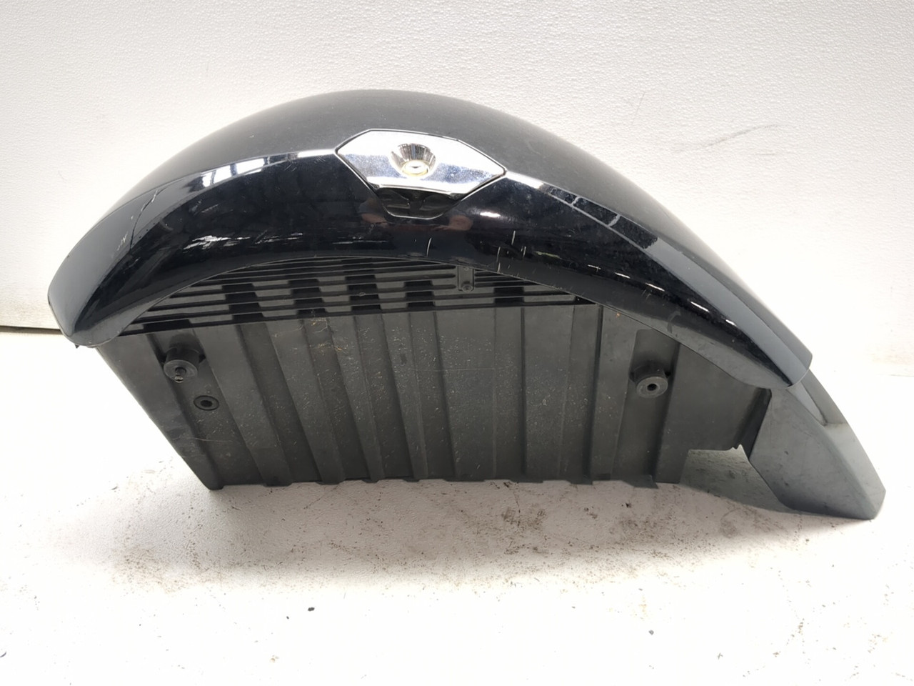 10-17 Victory Cross Country Rear Right Saddlebag Lid 5438483-266