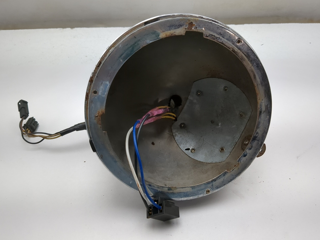 07-17 Harley-Davidson Softail Deluxe FLSTN Front Headlight Bucket