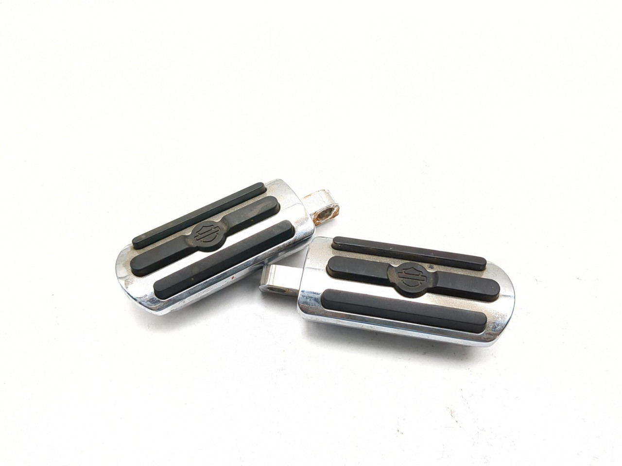 07-17 Harley Davidson Softail Deluxe FLSTN Passenger Foot Peg Set