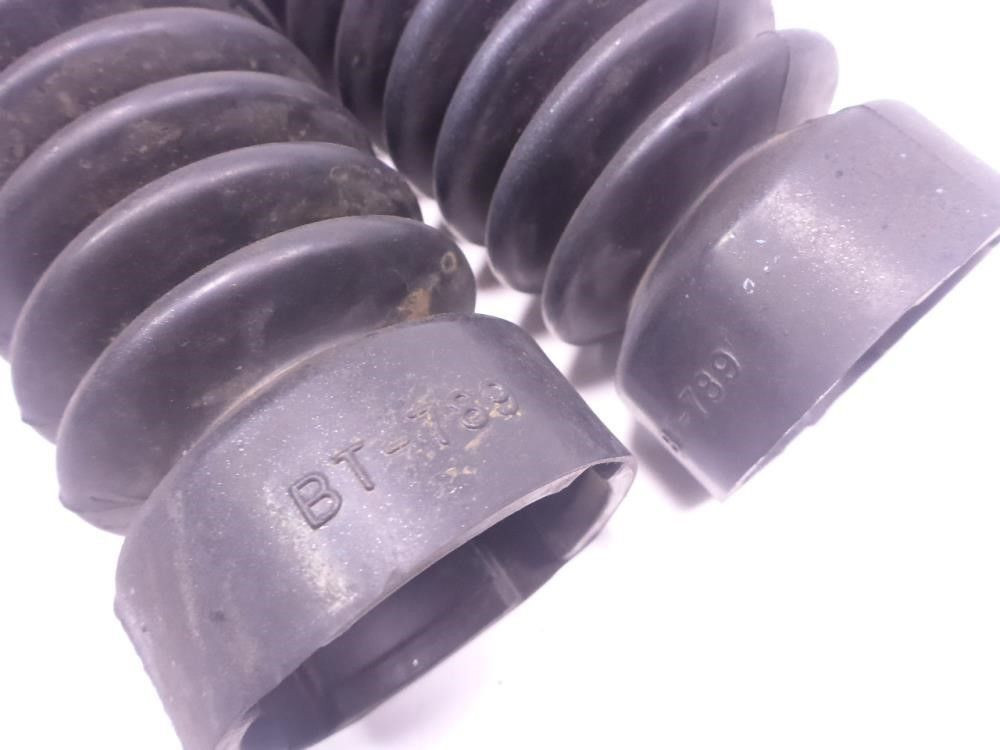 14 Yamaha Zuma 125 Front Forks Boots Rubber Sleeves DAMAGED BT-789
