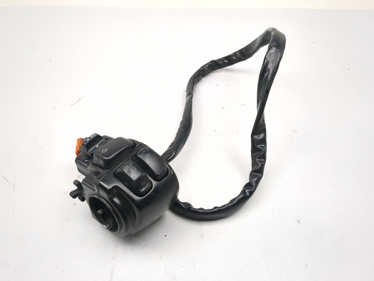 05-06 Harley-Davidson Street Glide FLHXI Right Handlebar Switch
