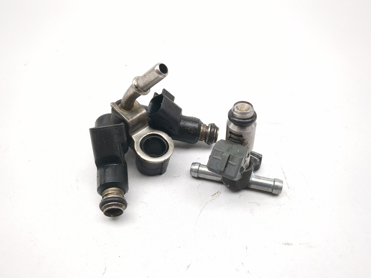 05-06 Harley Davidson Street Glide FLHXI Fuel Injector Rail Set