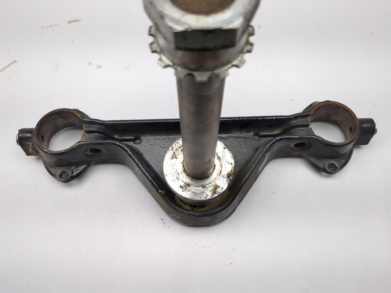 05-06 Harley Davidson Street Glide FLHXI Lower Triple Tree Stem