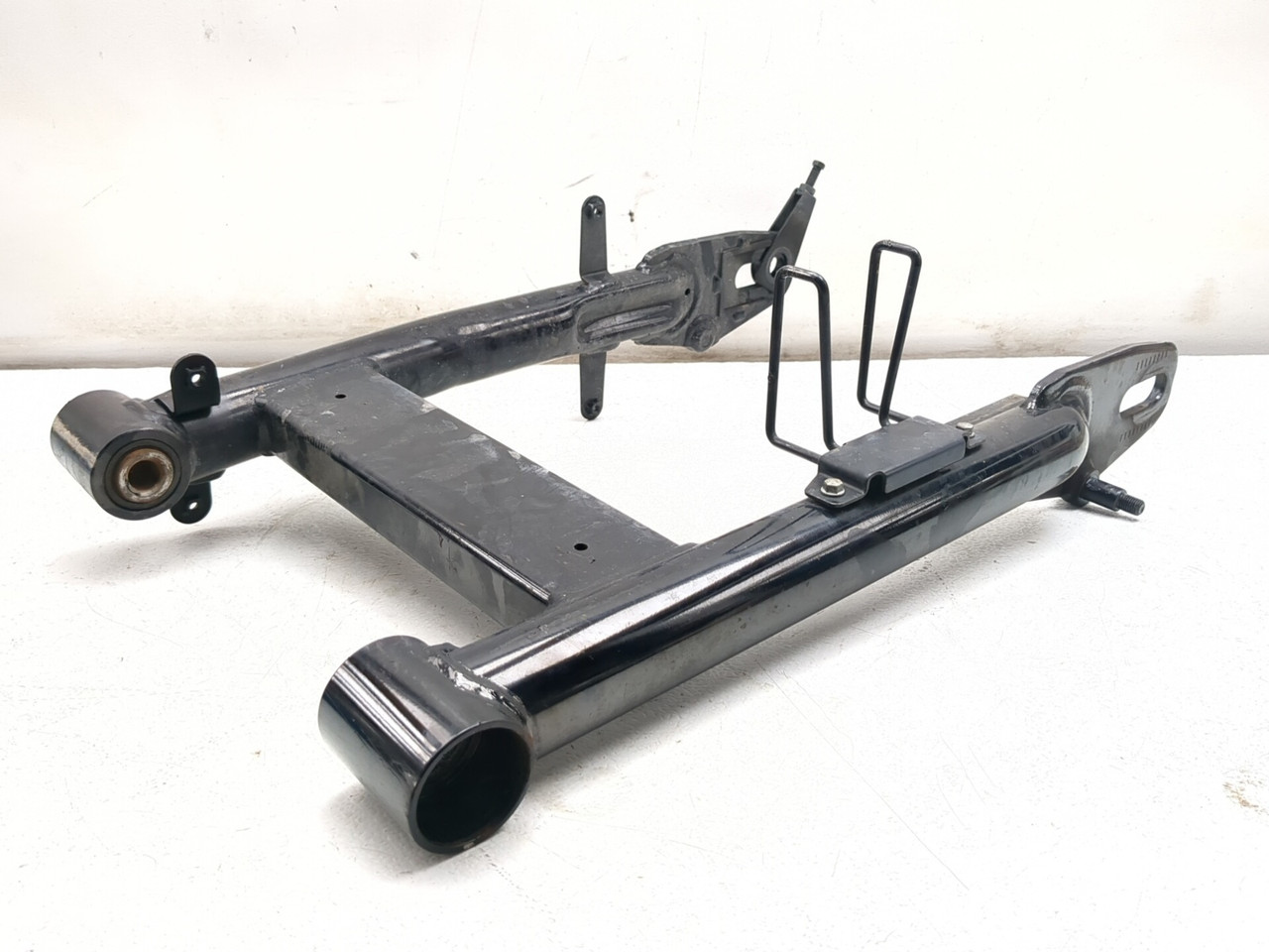 09-17 Yamaha Bolt XVS 950 CU Rear Swingarm 1TP-22110-00-00 - Sun