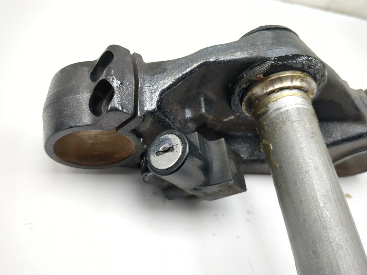 『U』 09-17 Yamaha Bolt XVS 950 CU Front Lower Triple Tree Stem Clamp