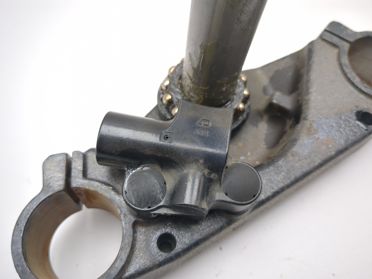 09-17 Yamaha Bolt XVS 950 CU Front Lower Triple Tree Stem Clamp