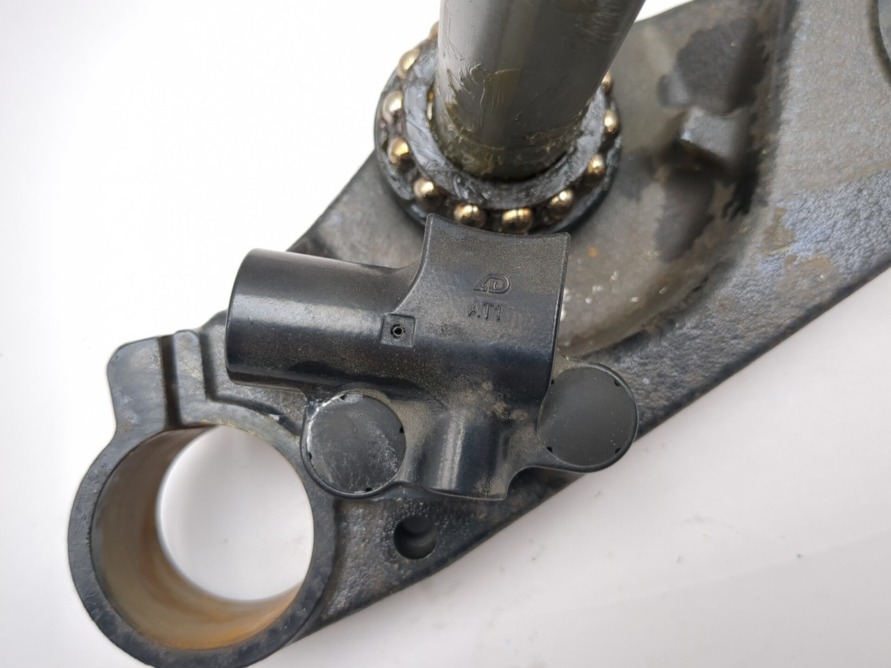 09-17 Yamaha Bolt XVS 950 CU Front Lower Triple Tree Stem Clamp