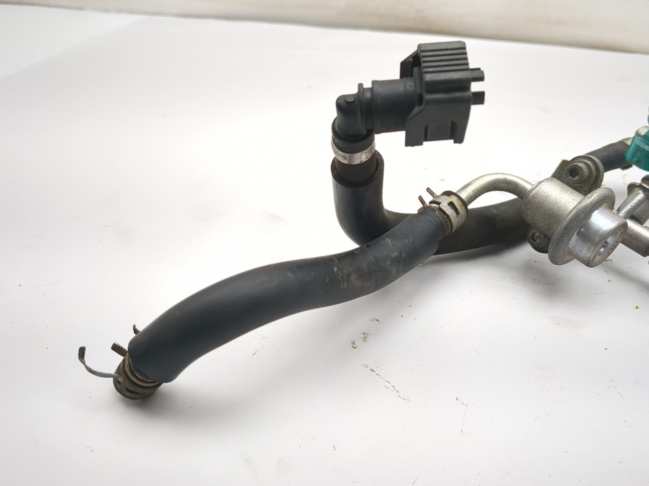 09-17 Yamaha Bolt XVS 950 CU Fuel Rail Injectors Assembly 5S7