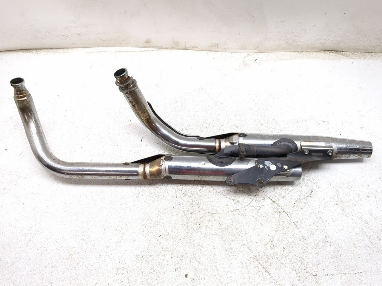 04-09 Honda VT750CA Shadow Aero 750 Right Exhaust System 18300-MFE