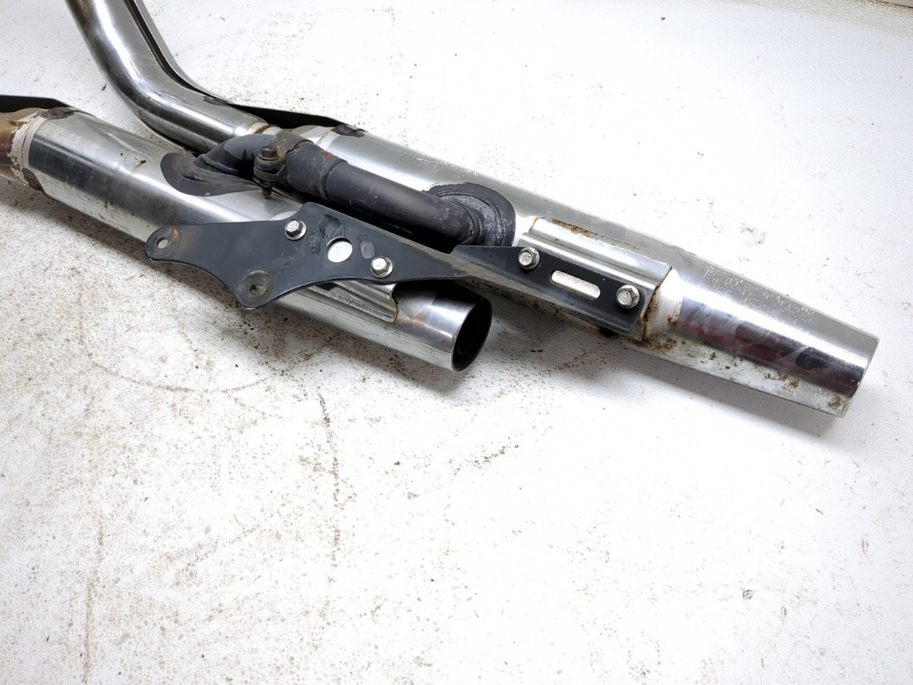 04-09 Honda VT750CA Shadow Aero 750 Right Exhaust System 18300-MFE