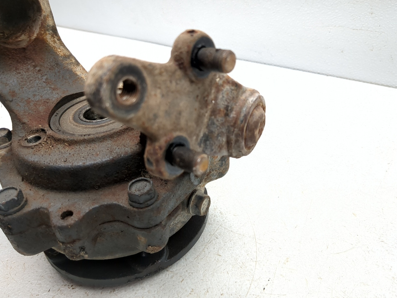 09-16 Kubota RTV 1140 CPX Front Left Spindle Knuckle Hub Assembly