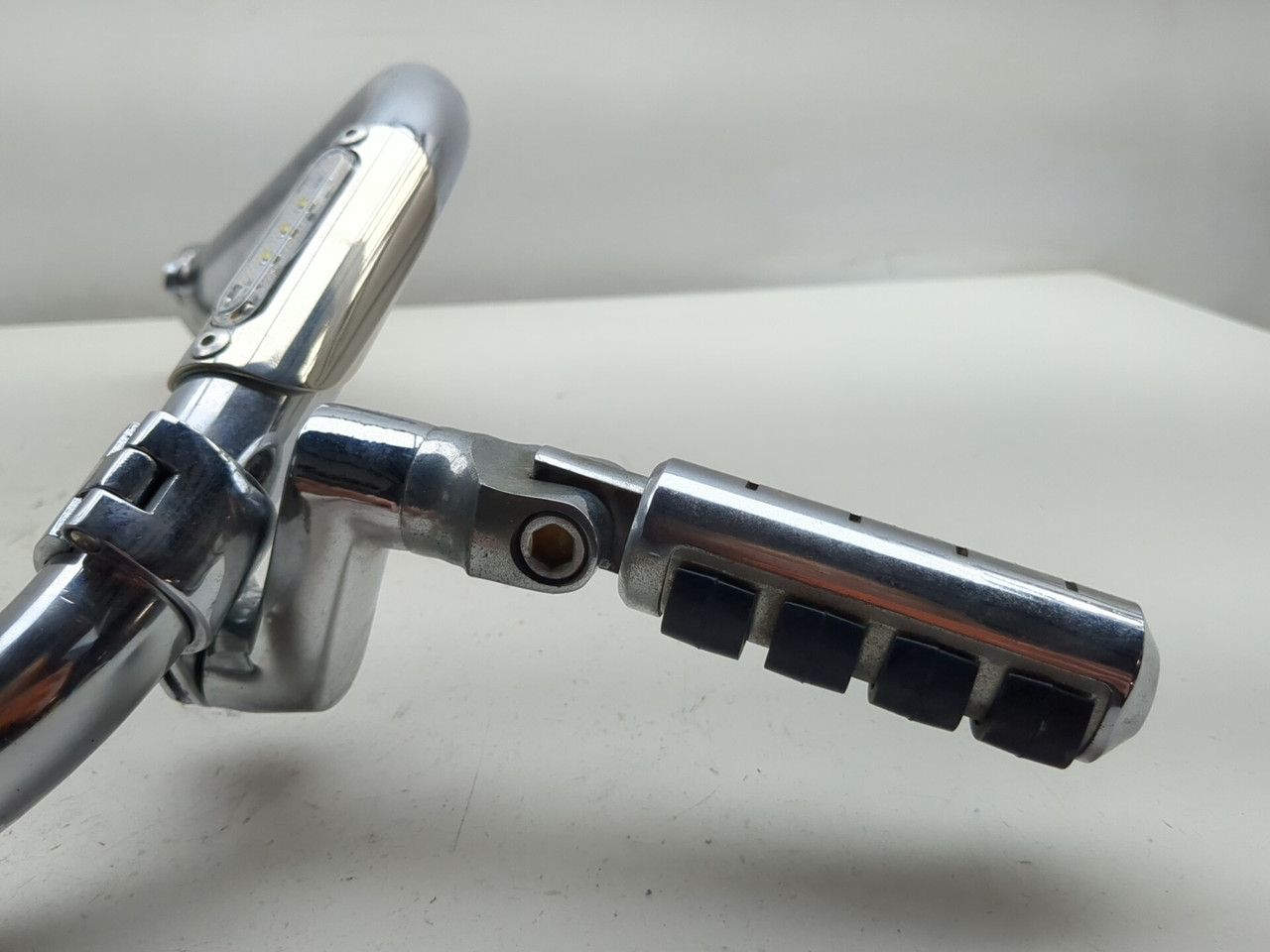 98-06 Harley Road King Classic FLHRCI Front Kuryakyn ISO-Pegs