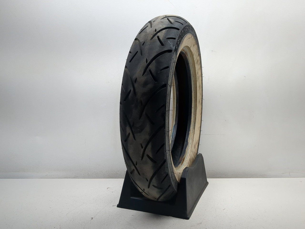 98-06 Harley Road King Classic FLHRCI Metzeler MT90B16 Rear Tire