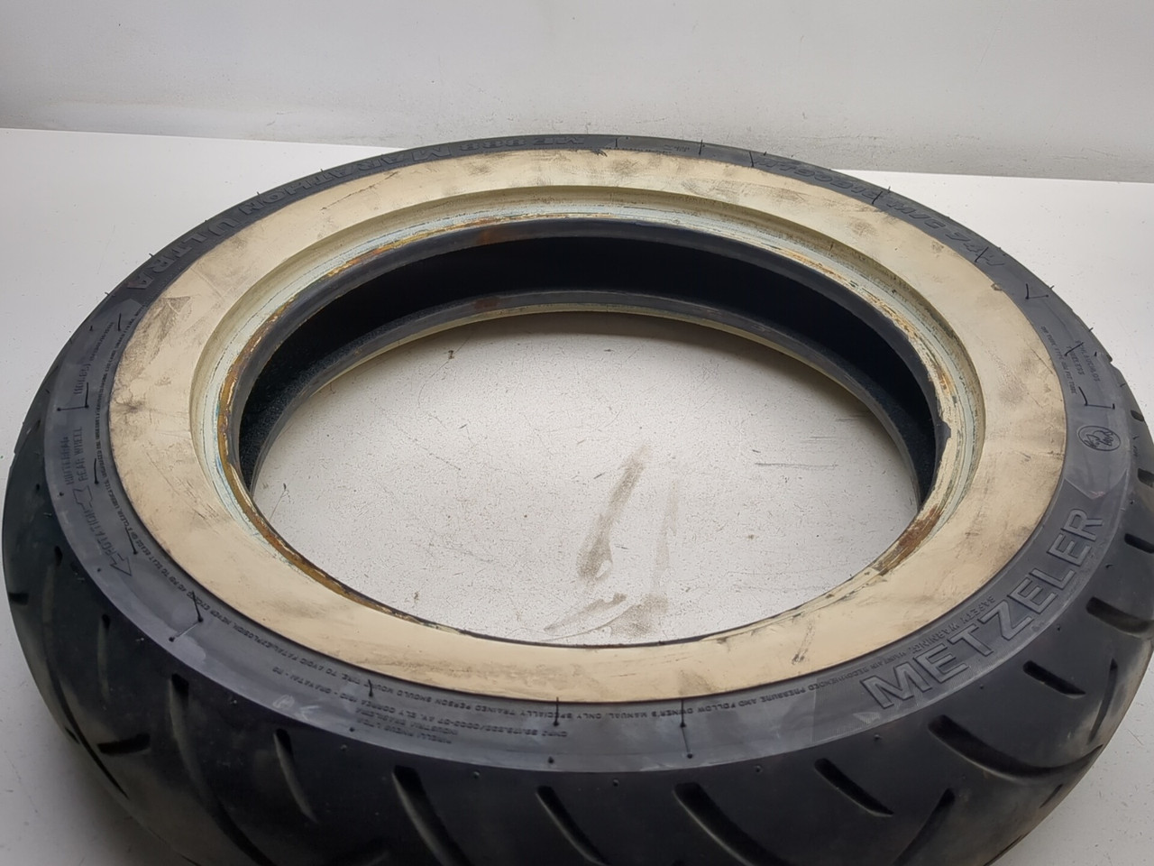 98-06 Harley Road King Classic FLHRCI Metzeler MT90B16 Rear Tire