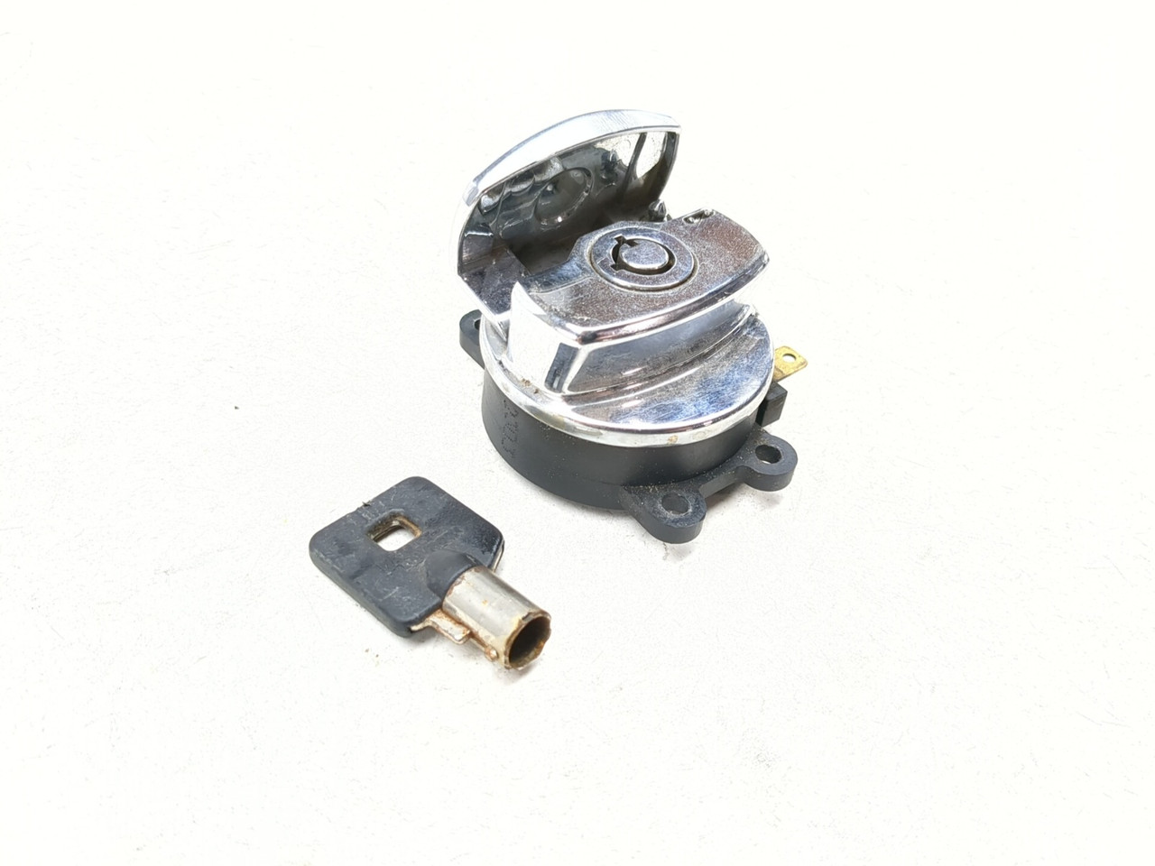 99-05 Harley Davidson FXDWG Dyna Wide Glide Front Ignition Switch