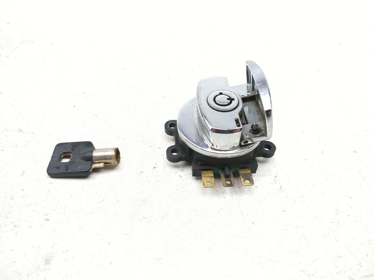 99-05 Harley Davidson FXDWG Dyna Wide Glide Front Ignition Switch