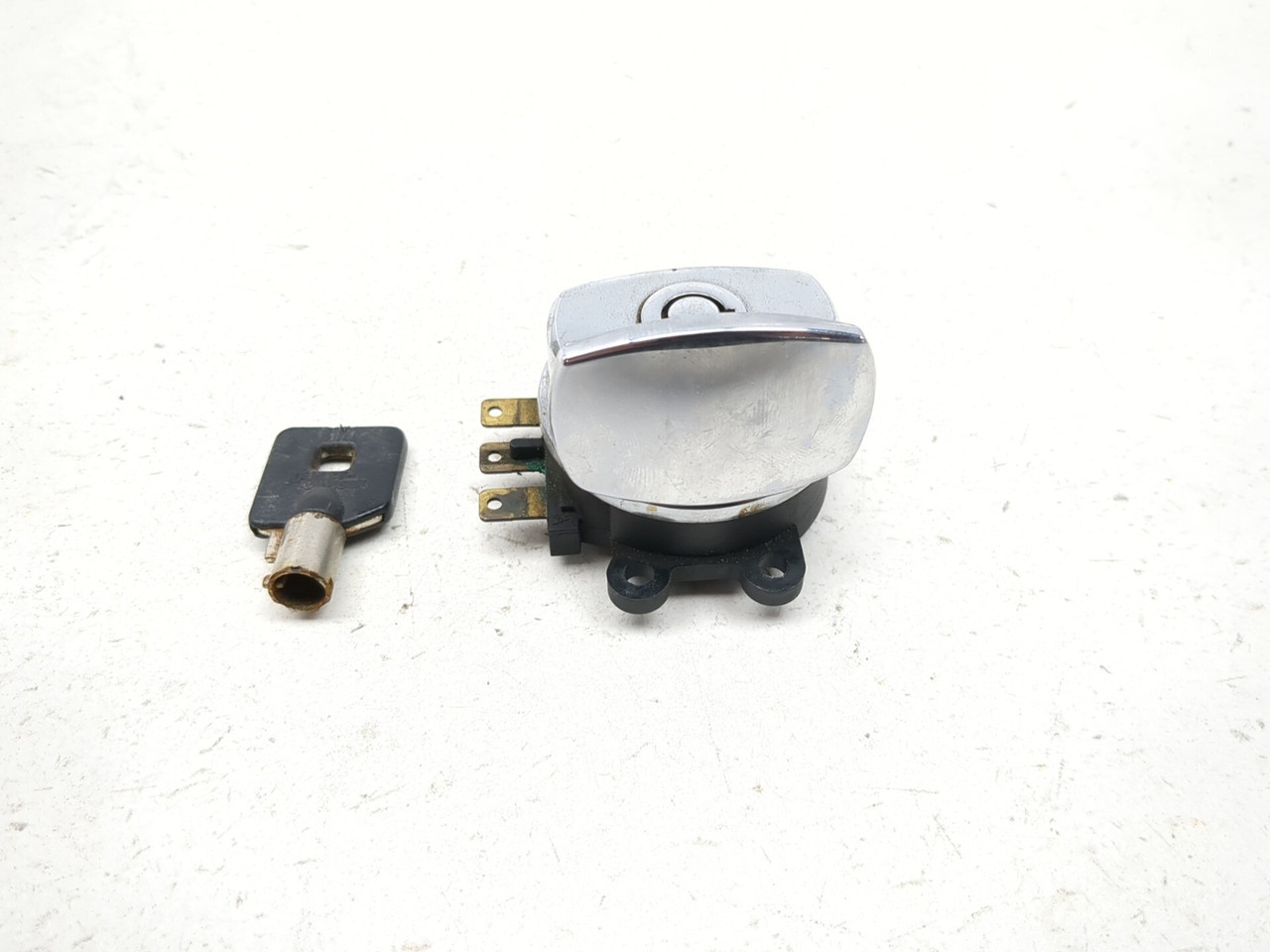 99-05 Harley Davidson FXDWG Dyna Wide Glide Front Ignition Switch
