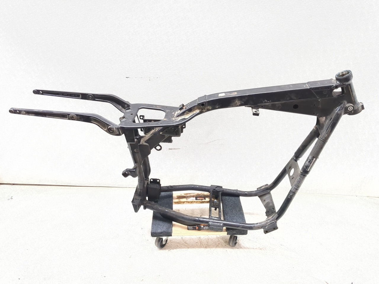 TDYページ 99-05 Harley Davidson FXDWG Dyna Wide Glide Main Frame Chassis