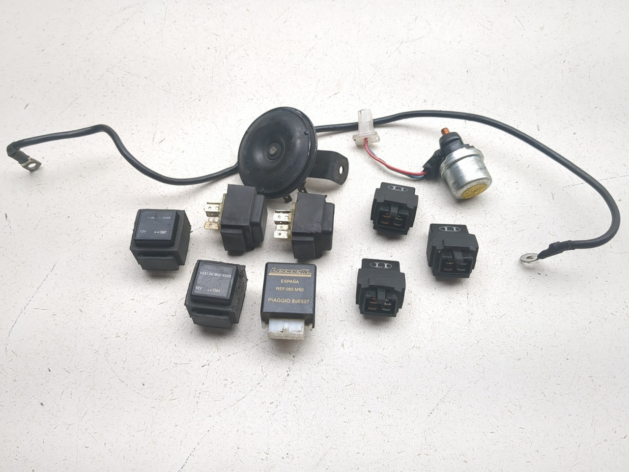 08-16 Aprilia Dorsoduro SMV 750 Relays Logic Module Horn
