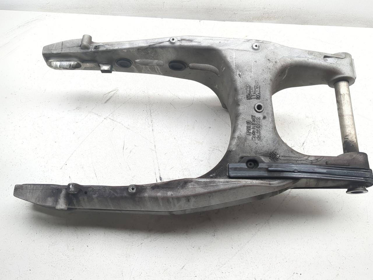08-16 Aprilia Dorsoduro SMV 750 Rear Suspension Swingarm 856232
