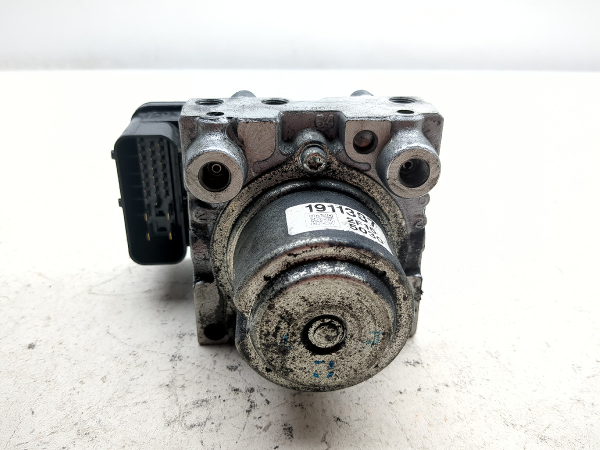 08-15 Victory Vision Tour ABS Brake Pump Module F15-K70015 1911387