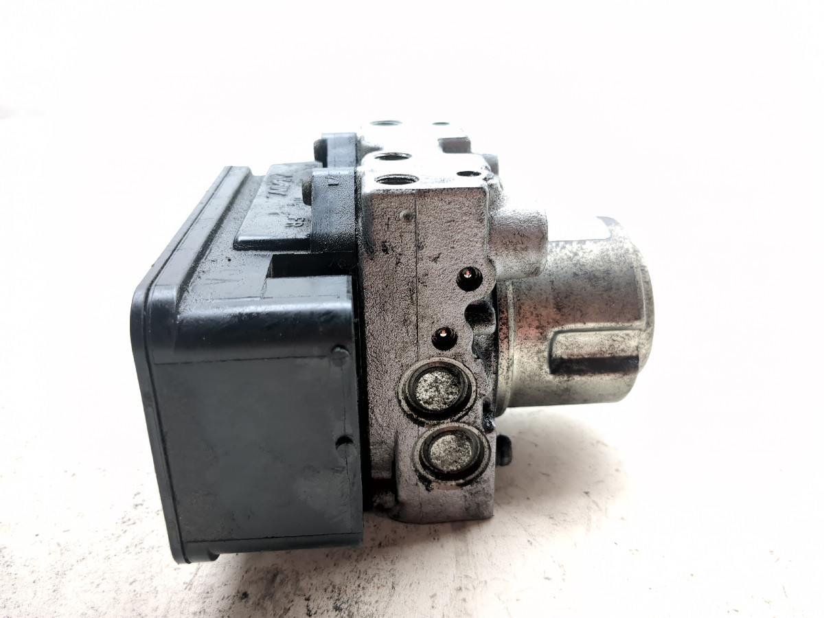 08-15 Victory Vision Tour ABS Brake Pump Module F15-K70015 1911387