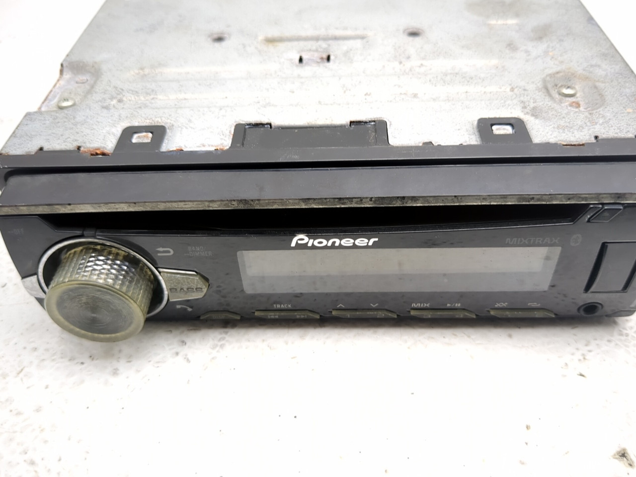 06-13 Harley Street Glide FLHX Front Pioneer Radio Head Unit DEH