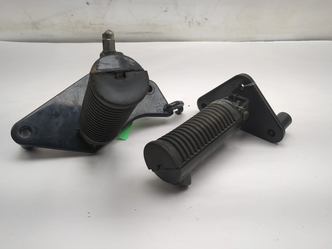95-06 Kawasaki Vulcan 800 VN800B5 Classic Passenger Foot Peg Pair