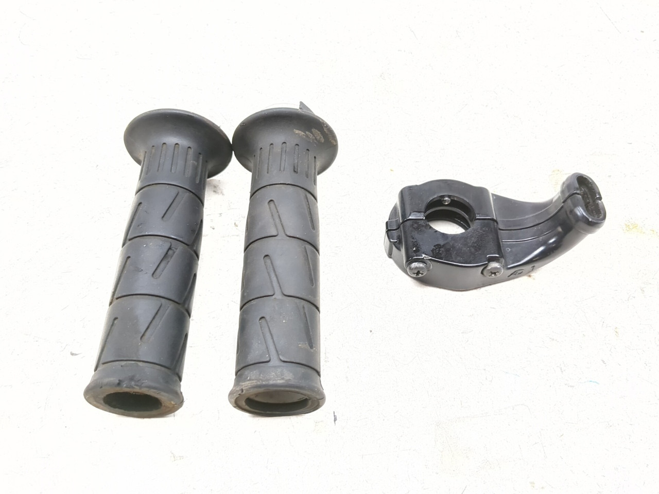 05-08 Kawasaki ZZR 600 Front Throttle Housing Grip Set 46019-0001