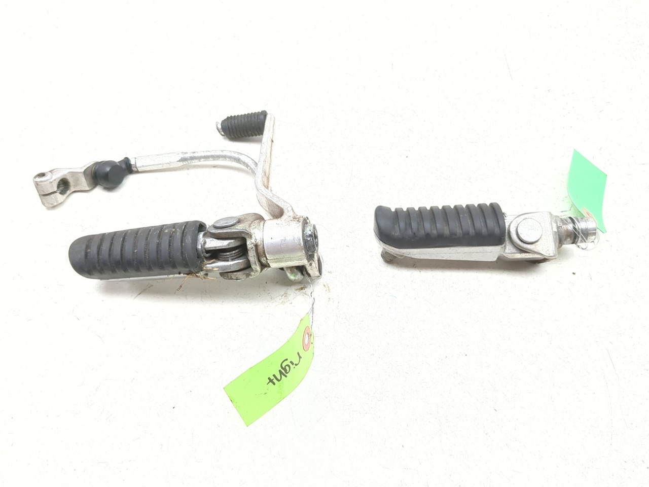 05-08 Kawasaki ZZR 600 Front Left Right Foot Peg Mount Set 35063