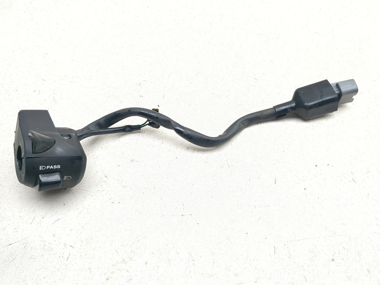 の 22-25 Honda CB300F Front Left Handlebar Switch Assembly 35200-K98