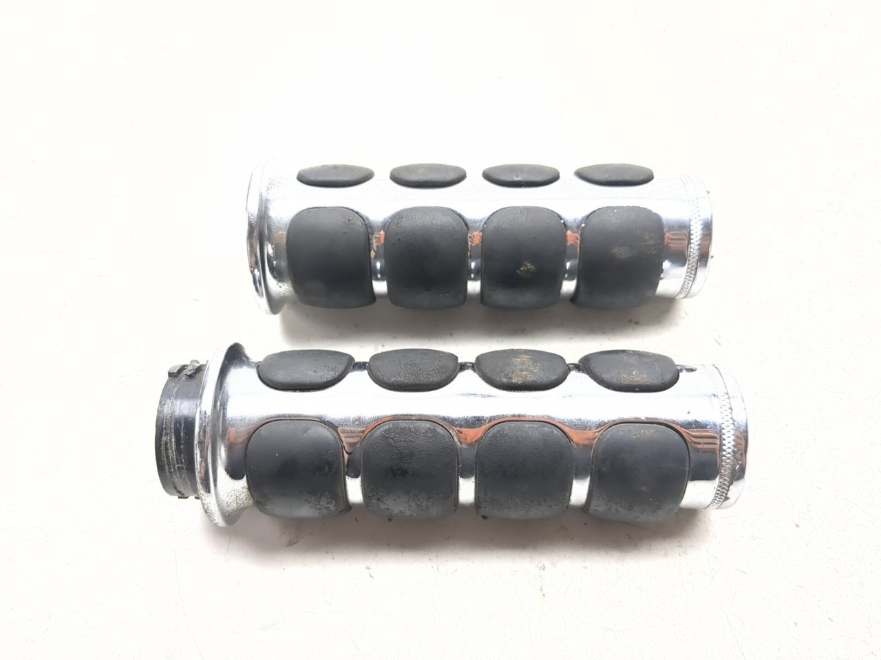 00-06 Harley-Davidson Fat Boy FLSTFI Left Right Handlebar Grip Set