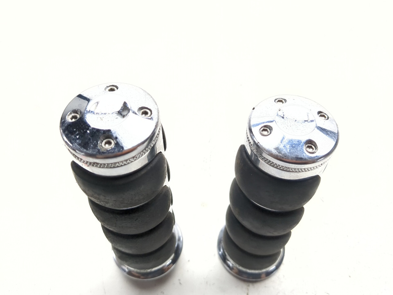 00-06 Harley-Davidson Fat Boy FLSTFI Left Right Handlebar Grip Set