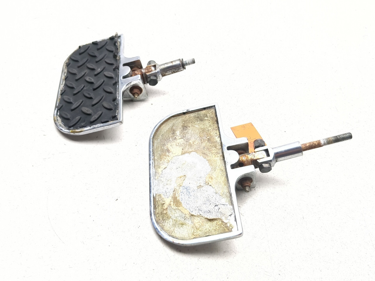 00-06 Harley-Davidson Fat Boy FLSTFI Rear Passenger Floorboard Set
