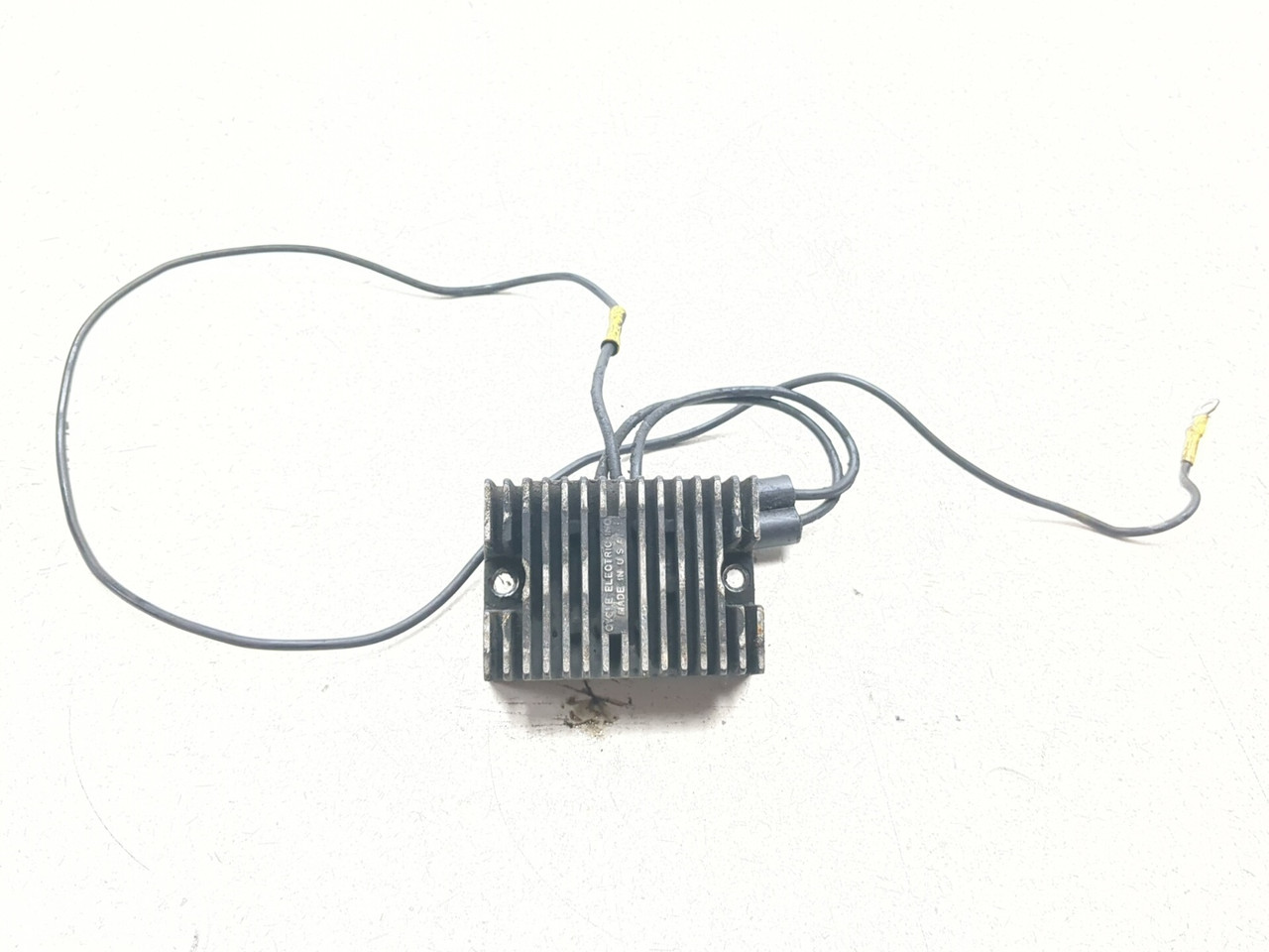 00-06 Harley Davidson Fat Boy FLSTFI Front Voltage Regulator