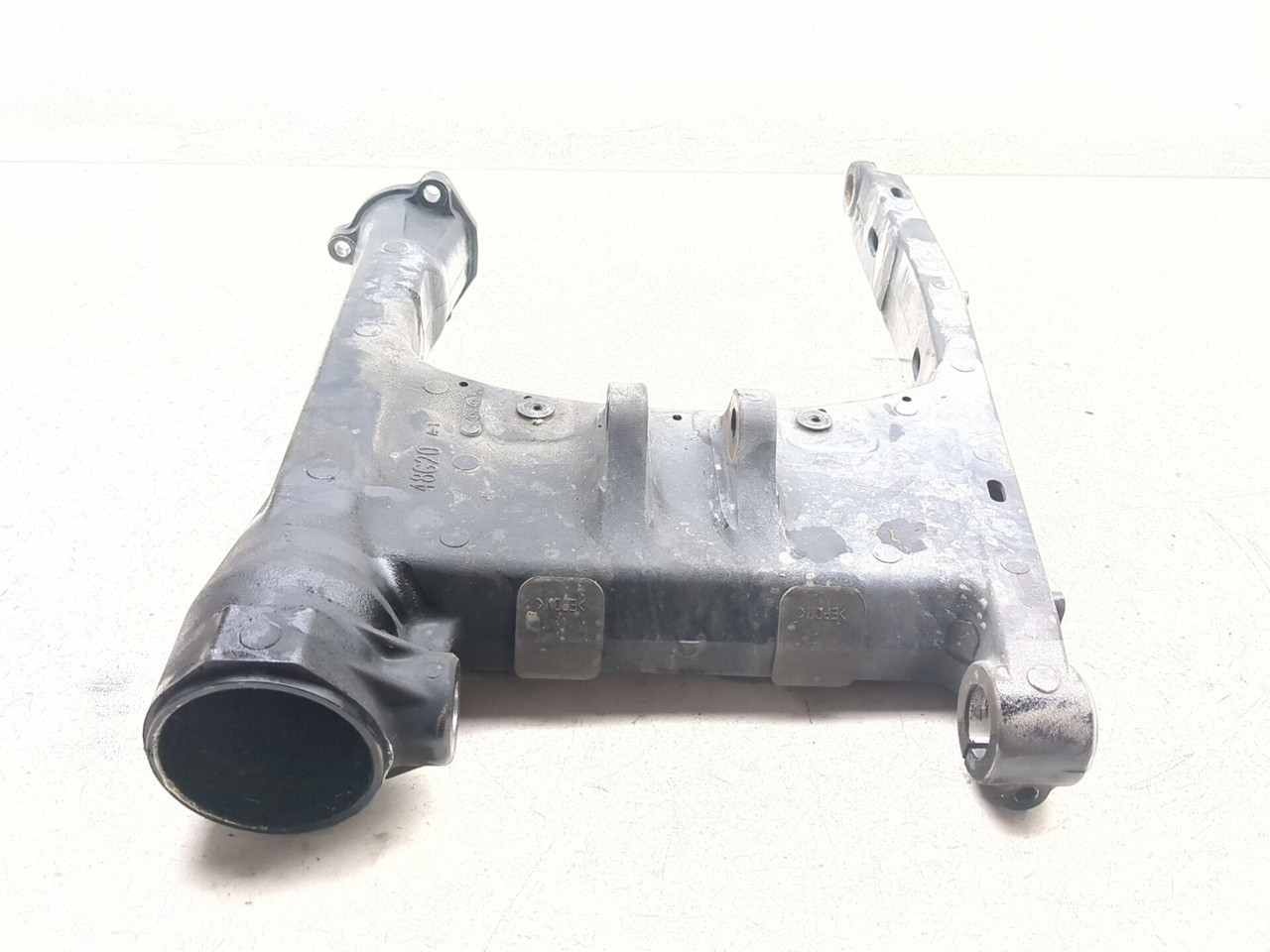 06-24 Suzuki VZR1800 M109R Boulevard Rear Swingarm 61111-48G20-019