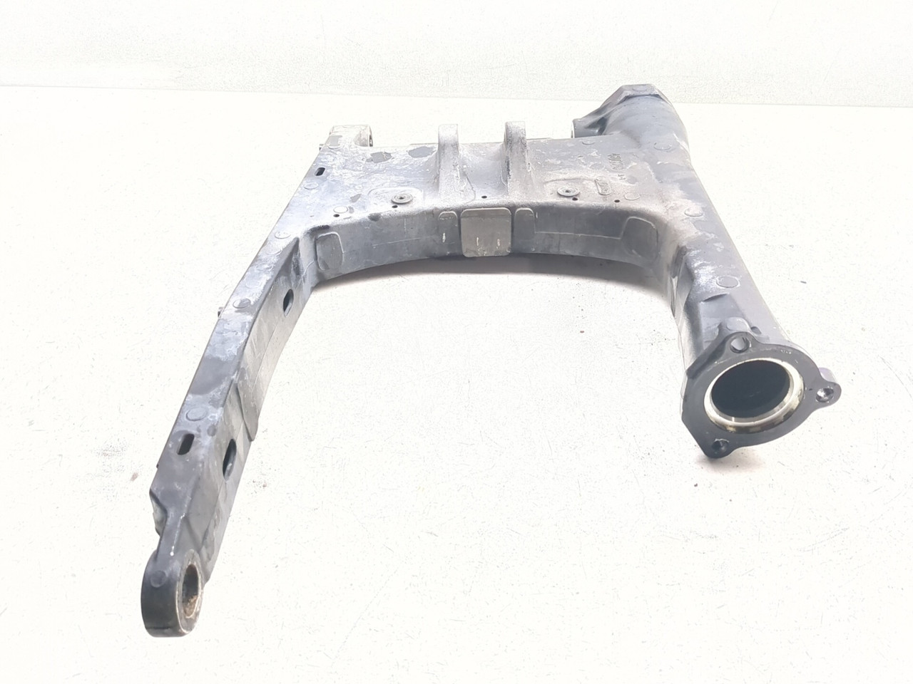 06-24 Suzuki VZR1800 M109R Boulevard Rear Swingarm 61111-48G20-019